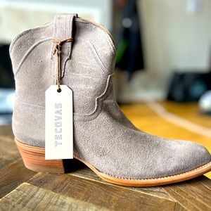 Brand new never worn Tecovas The Lucy booties